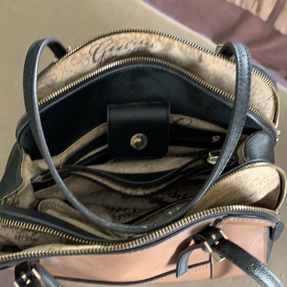 Beautiful Guess handbag - Picture 7 of 9